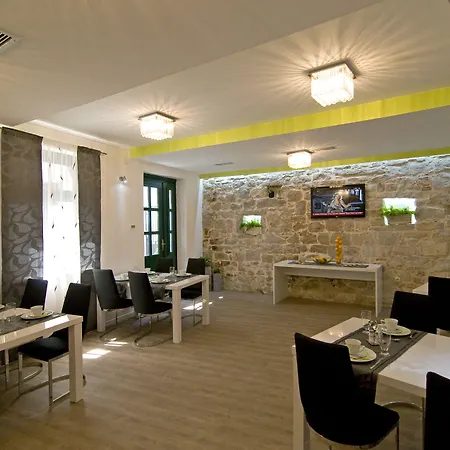 Toni Design بيت ضيافة سبليت