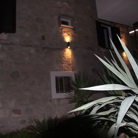 بيت ضيافة Toni Design سبليت