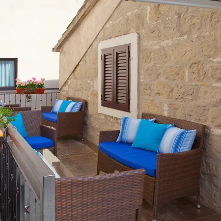 トニ デザイン ゲストハウス 4*