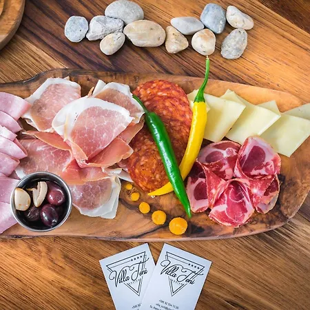 トニ デザイン スプリト