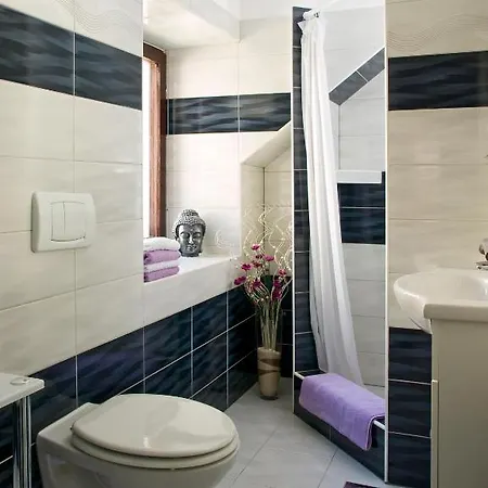 Konukevi Toni Design 4*