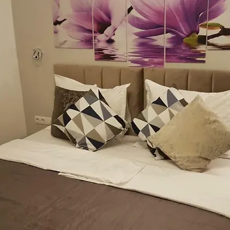 Konukevi Toni Design 4*