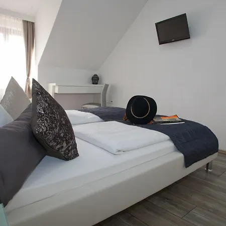 Konukevi Toni Design 4*