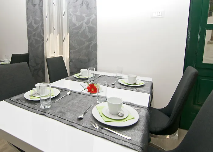 托尼别墅设计公寓 4*